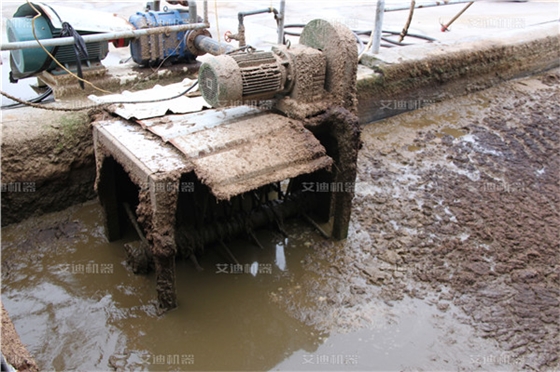 粪污输送前端耙松机.jpg 粪污输送前端耙松机.jpg