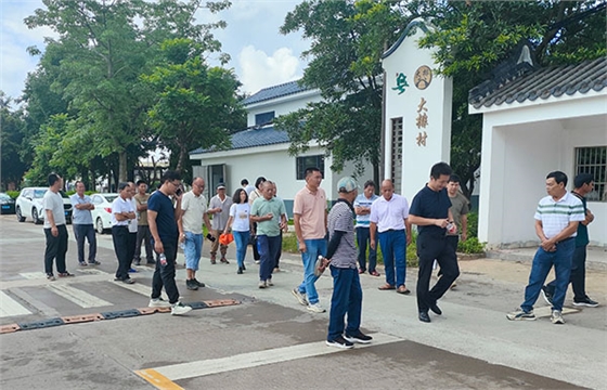 中山市民众街道治水办带沙仔村村民代表考察参观大排村真空排水系统1.jpg