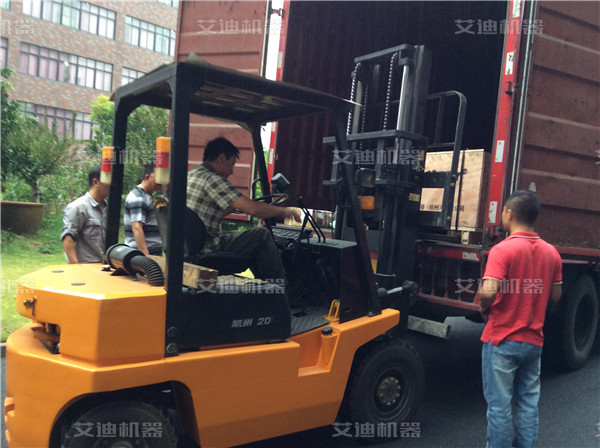 U乐国际机器产品发货.jpg U乐国际机器产品发货.jpg