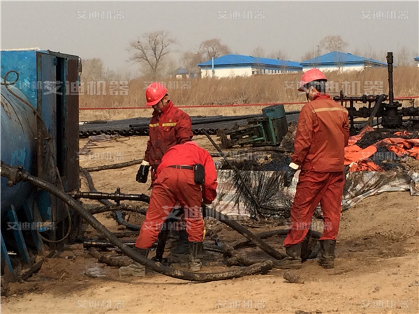 大庆油田工作现场.jpg 大庆油田工作现场.jpg