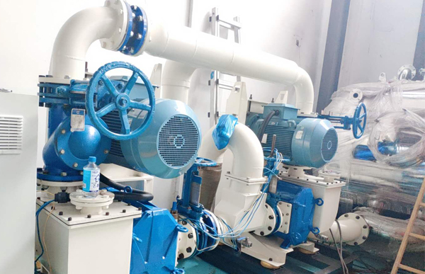 真空排水系统实验中.jpg 真空排水系统实验中.jpg