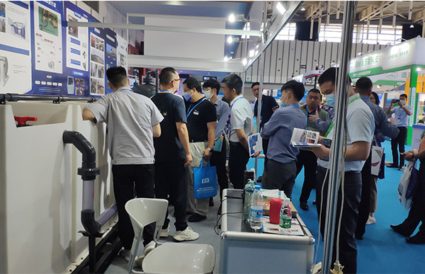 徐工团队洽谈U乐国际真空排水方案.jpg 徐工团队洽谈U乐国际真空排水方案.jpg