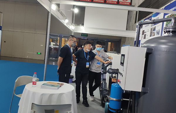 U乐国际展会真空排水方案参观人员.jpg U乐国际展会真空排水方案参观人员.jpg