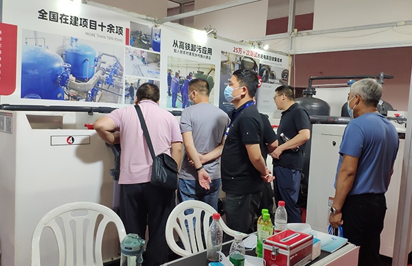 履带式移动抢险电源泵车-U乐国际机器.jpg 履带式移动抢险电源泵车-U乐国际机器.jpg