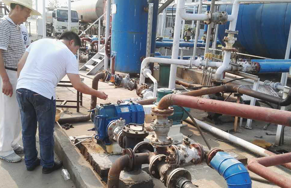 原油输送泵客户使用现场情况.jpg 原油输送泵客户使用现场情况.jpg