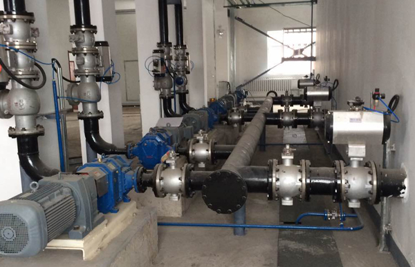 牡丹江污水厂污水泵安装现场图 .jpg 牡丹江污水厂污水泵安装现场图 .jpg