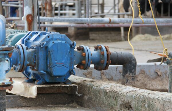 自吸泵牛粪输送设备.jpg 自吸泵牛粪输送设备.jpg