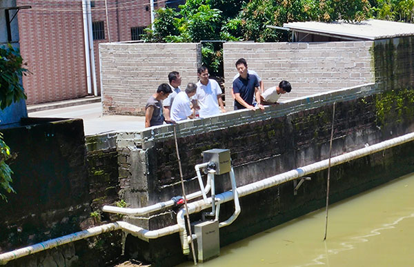 中山市火炬开发区城建集团有限公司吴总一行三人到神湾大排村考察真空排水系统4.jpg