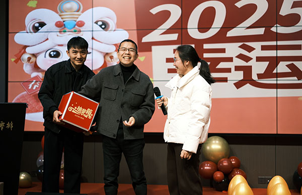 U乐国际机器兼浙江零排新春年会抽奖环节1.jpg U乐国际机器兼浙江零排新春年会抽奖环节1.jpg