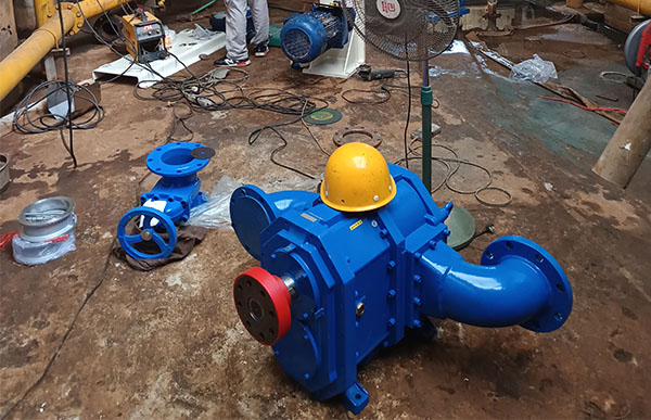 兰溪污水处理厂高效池转子泵安装.jpg 兰溪污水处理厂高效池转子泵安装.jpg